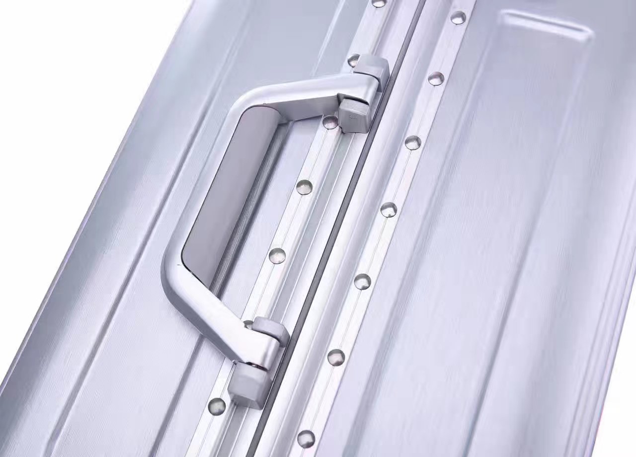 Bingkai aluminium 18 inci roda universal baording case desain khusus pabrik