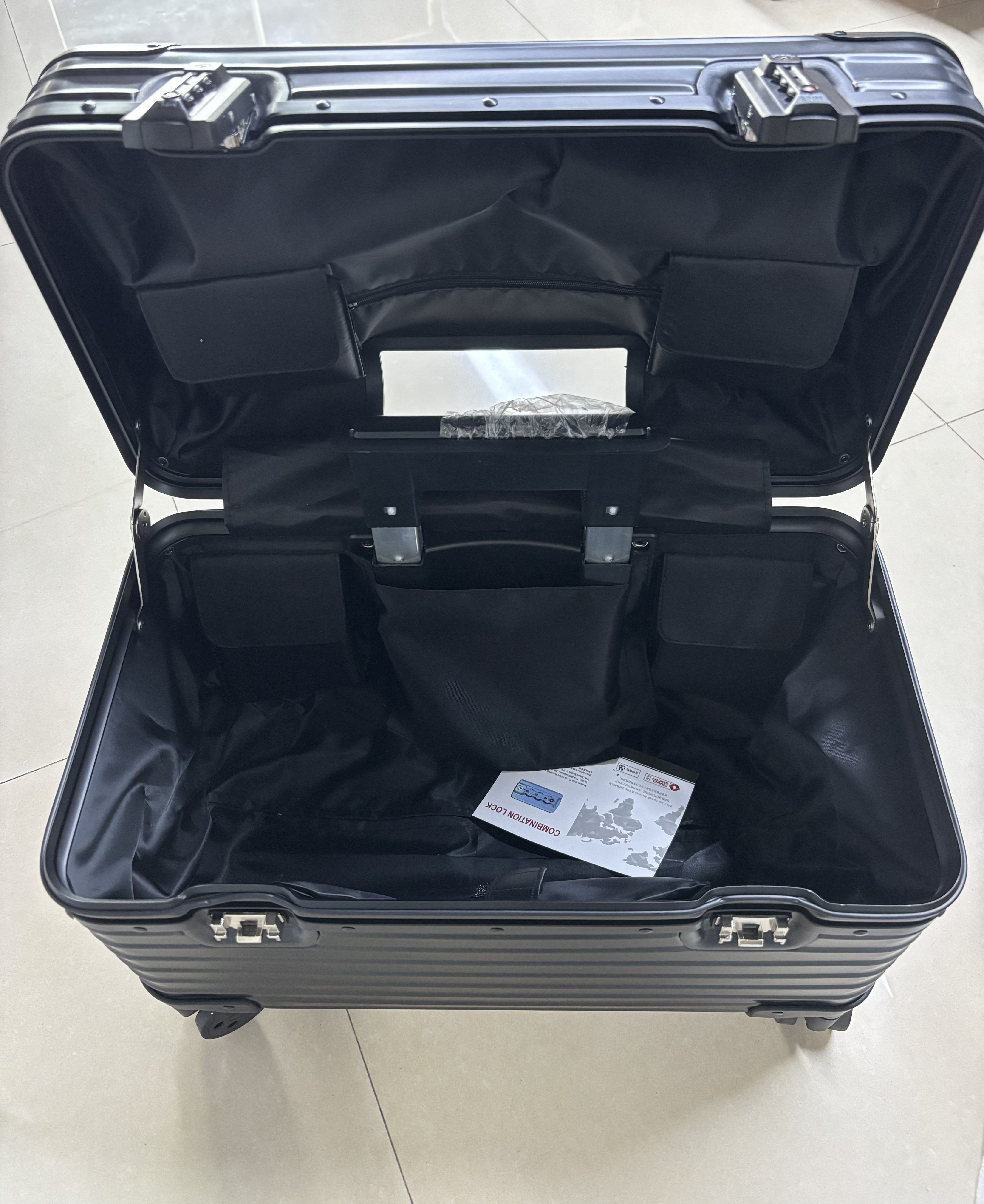 Casing portabel kunci kombinasi keamanan koper troli aluminium berkualitas tinggi 18 inci untuk perjalanan bisnis